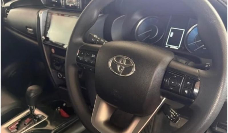 
								TOYOTA FORTUNER 2.4 GD-6 RB AT full									