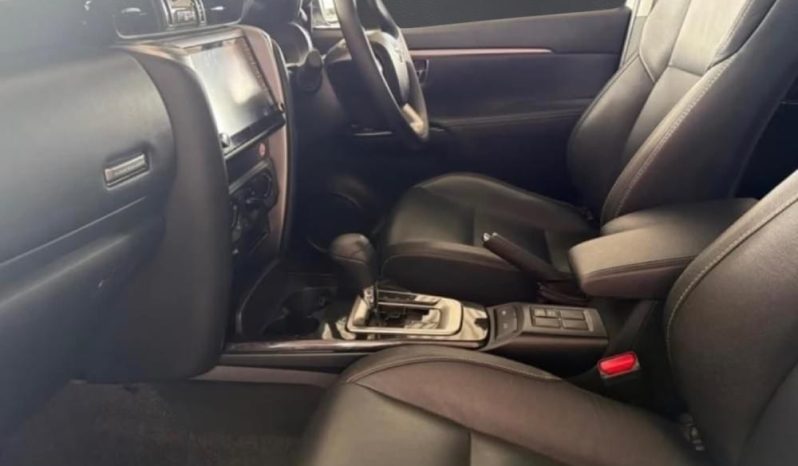 
								TOYOTA FORTUNER 2.4 GD-6 RB AT full									