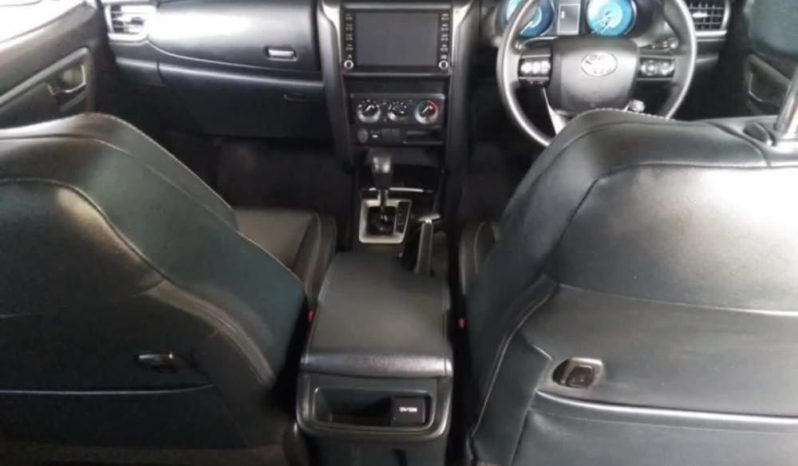 
								TOYOTA FORTUNER 2.4 GD-6 RB AT full									
