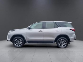 TOYOTA FORTUNER 2.4 GD-6 RB AT