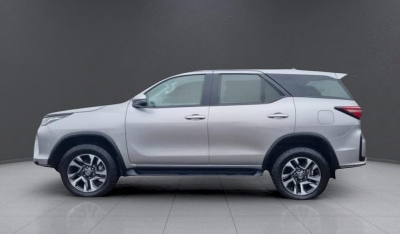 
								TOYOTA FORTUNER 2.4 GD-6 RB AT full									