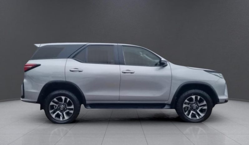 
								TOYOTA FORTUNER 2.4 GD-6 RB AT full									