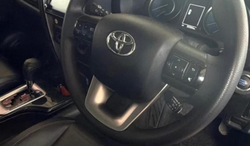 
								TOYOTA FORTUNER 2.4 GD-6 RB AT full									