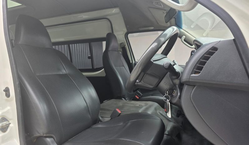 
								Toyota Hiace Sesfikile 2.5D 16 Seater Bus full									