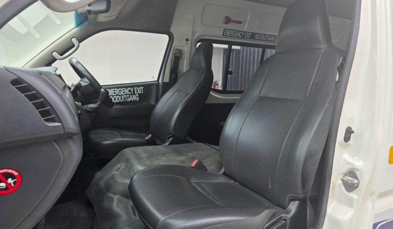 
								Toyota Hiace Sesfikile 2.5D 16 Seater Bus full									