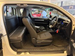 
										Toyota Hilux 2.4 Gd-6 X/cab Rb Srx full									