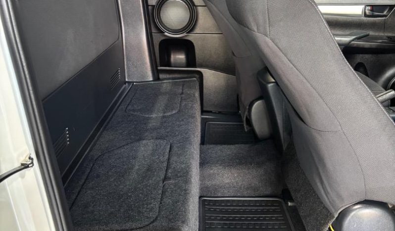 
								Toyota Hilux 2.4GD-6 Xtra Cab Raider Manual full									