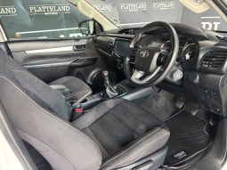 
										Toyota Hilux 2.4GD-6 Xtra Cab Raider Manual full									