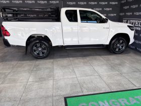Toyota Hilux 2.4GD-6 Xtra Cab Raider Manual