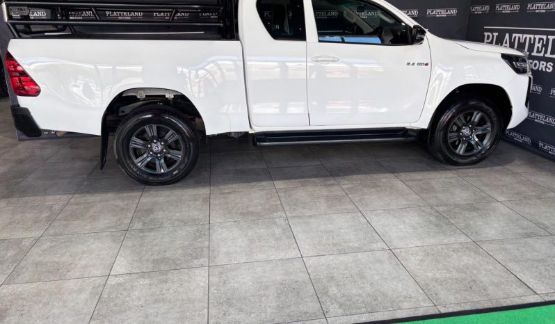 
								Toyota Hilux 2.4GD-6 Xtra Cab Raider Manual full									