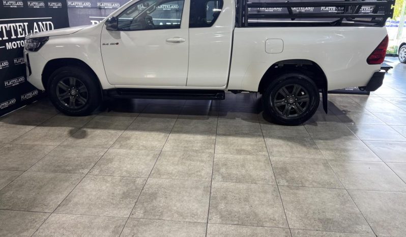 
								Toyota Hilux 2.4GD-6 Xtra Cab Raider Manual full									