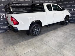 
										Toyota Hilux 2.4GD-6 Xtra Cab Raider Manual full									