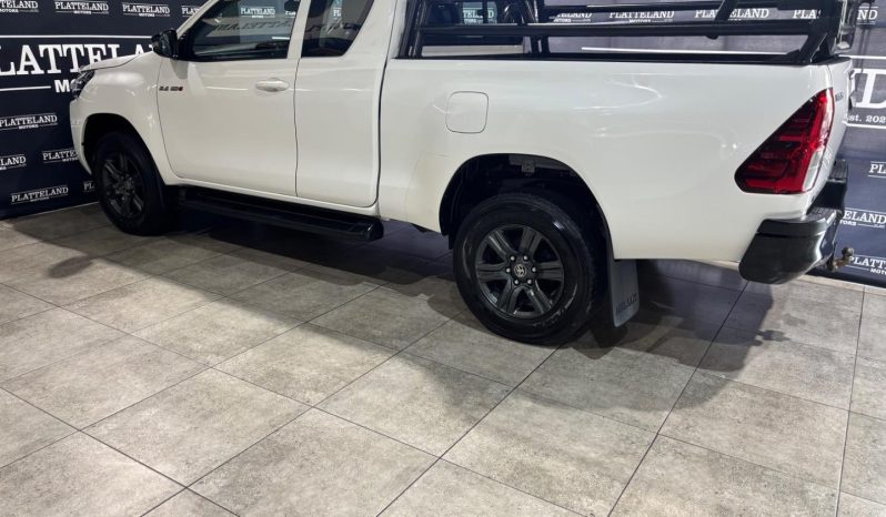 
								Toyota Hilux 2.4GD-6 Xtra Cab Raider Manual full									