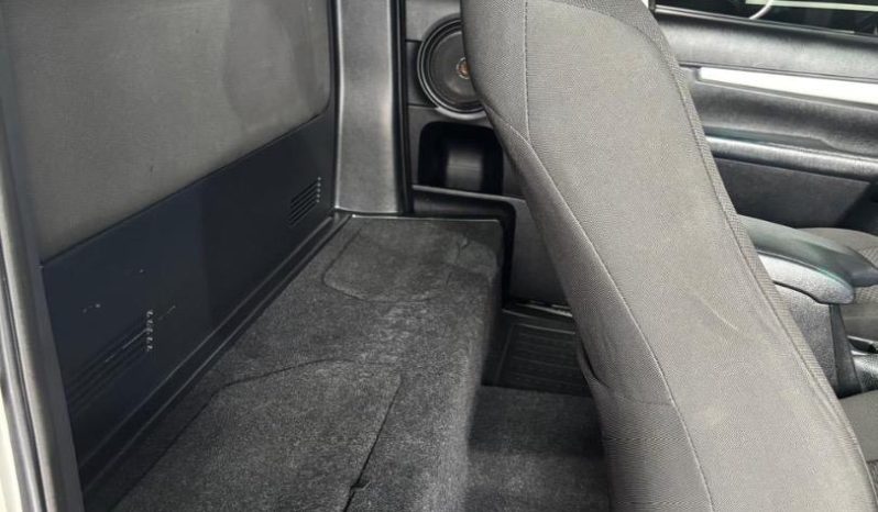 
								Toyota Hilux 2.4GD-6 Xtra cab SRX full									