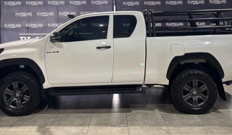 
								Toyota Hilux 2.4GD-6 Xtra cab SRX full									