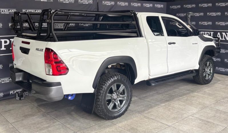 
								Toyota Hilux 2.4GD-6 Xtra cab SRX full									