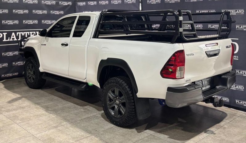 
								Toyota Hilux 2.4GD-6 Xtra cab SRX full									