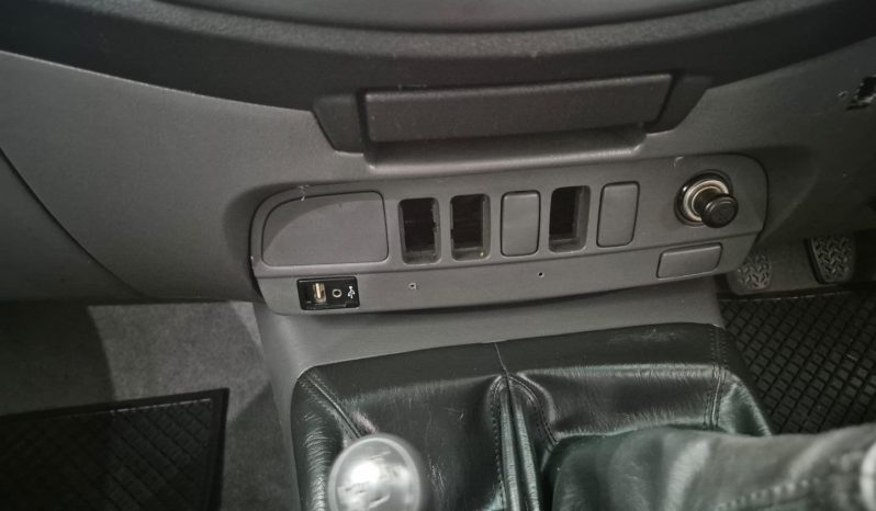
								Toyota Hilux 2.5 D-4D D/cab 4X4 Srx full									