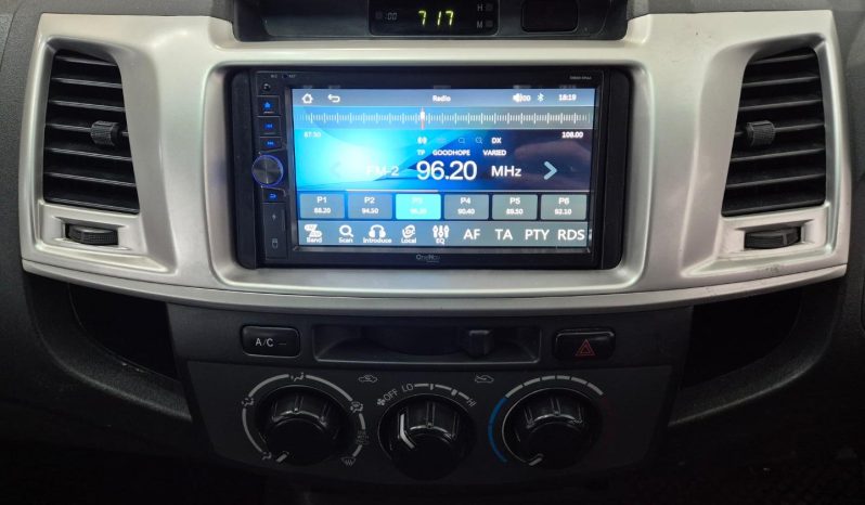 
								Toyota Hilux 2.5 D-4D D/cab 4X4 Srx full									