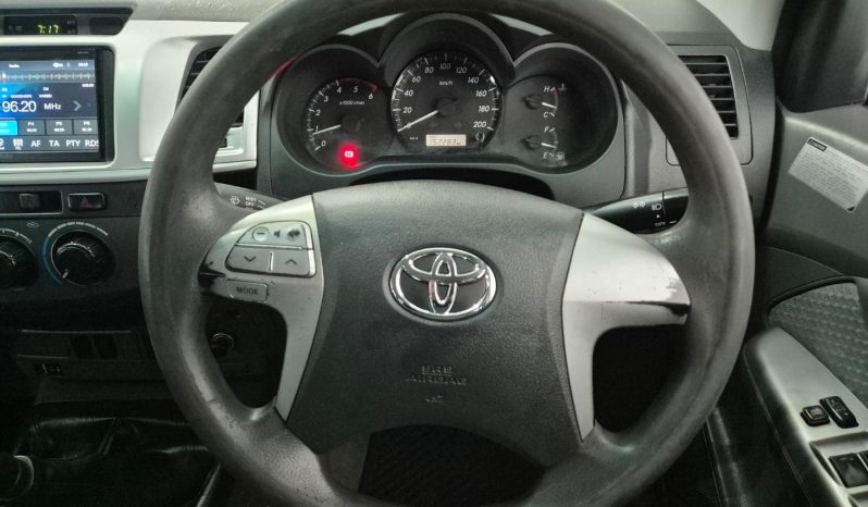 
								Toyota Hilux 2.5 D-4D D/cab 4X4 Srx full									