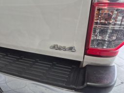 
										Toyota Hilux 2.5 D-4D D/cab 4X4 Srx full									