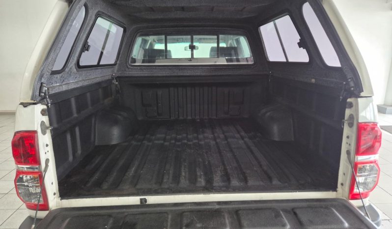 
								Toyota Hilux 2.5 D-4D D/cab 4X4 Srx full									