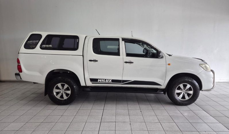 
								Toyota Hilux 2.5 D-4D D/cab 4X4 Srx full									