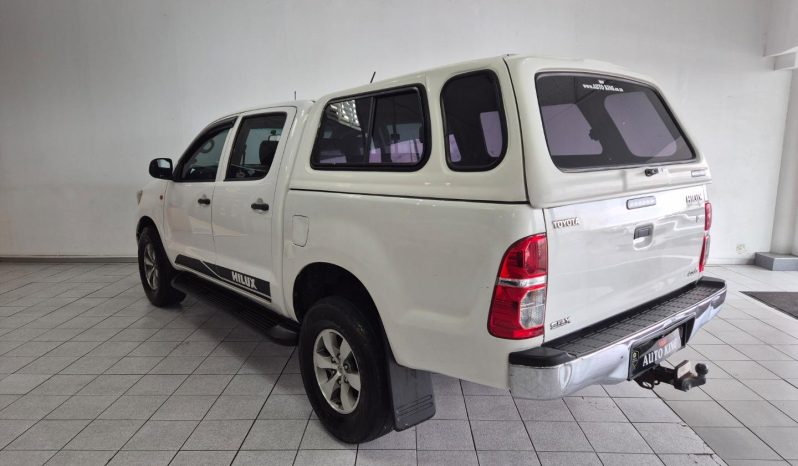 
								Toyota Hilux 2.5 D-4D D/cab 4X4 Srx full									