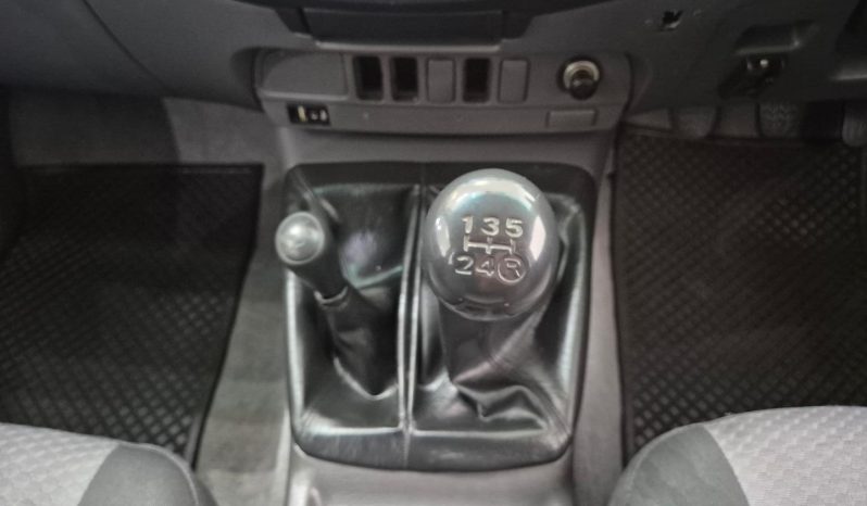 
								Toyota Hilux 2.5 D-4D D/cab 4X4 Srx full									