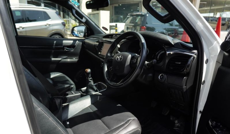 
								Toyota Hilux 2.8GD-6 Double Cab Legend 50 full									