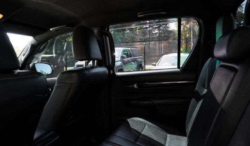 
								Toyota Hilux 2.8GD-6 Double Cab Legend 50 full									