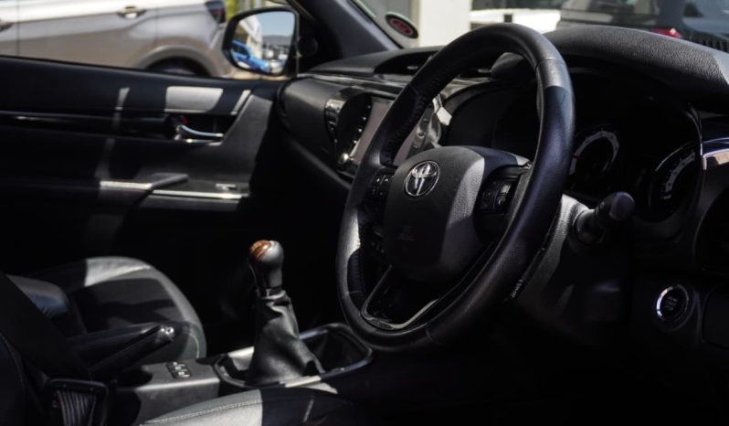 
								Toyota Hilux 2.8GD-6 Double Cab Legend 50 full									