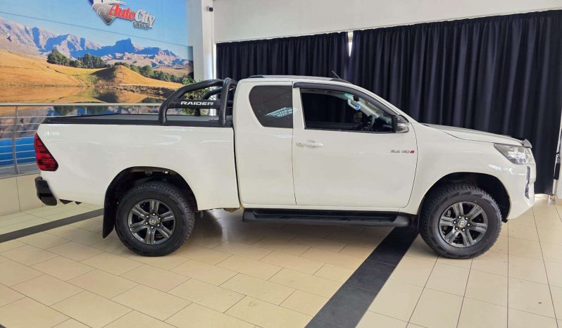 
								Toyota HILUX 2016 ON HILUX 2.4 GD-6 RB RAIDER P/U E/CAB full									