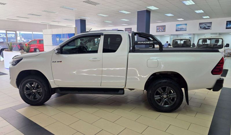 
								Toyota HILUX 2016 ON HILUX 2.4 GD-6 RB RAIDER P/U E/CAB full									