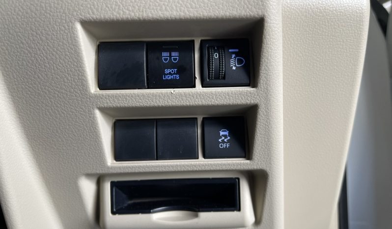 
								Toyota Land Cruiser 300 3.3D Gx-R full									