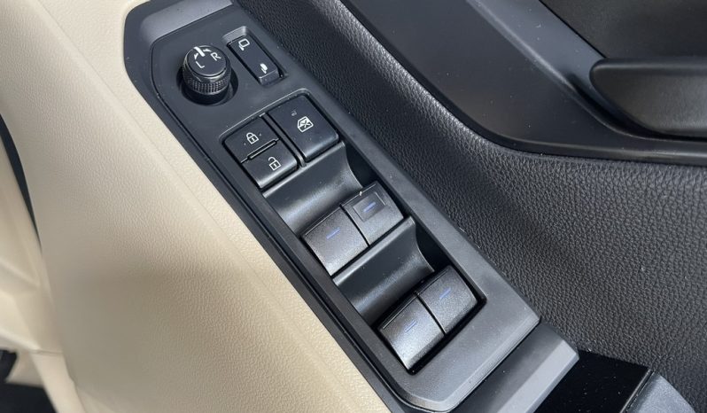 
								Toyota Land Cruiser 300 3.3D Gx-R full									