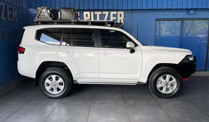 
								Toyota Land Cruiser 300 3.3D Gx-R full									