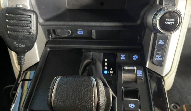 
								Toyota Land Cruiser 300 3.3D Gx-R full									