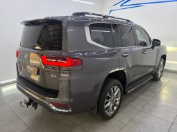 
										Toyota Land Cruiser 300 3.3D Zx full									