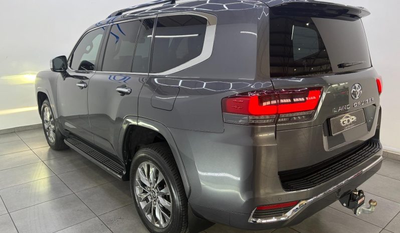 
								Toyota Land Cruiser 300 3.3D Zx full									