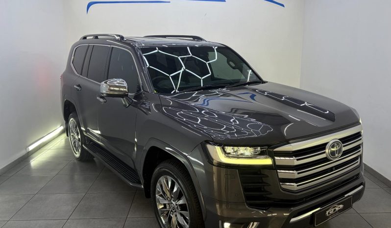 
								Toyota Land Cruiser 300 3.3D Zx full									