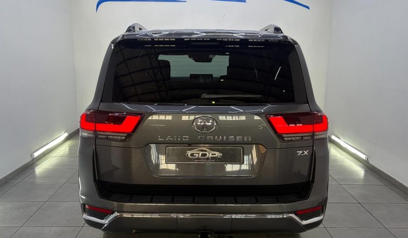 
								Toyota Land Cruiser 300 3.3D Zx full									