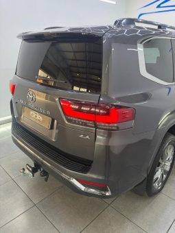 
										Toyota Land Cruiser 300 3.3D Zx full									