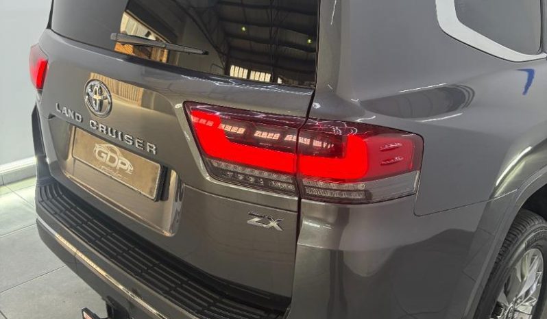 
								Toyota Land Cruiser 300 3.3D Zx full									