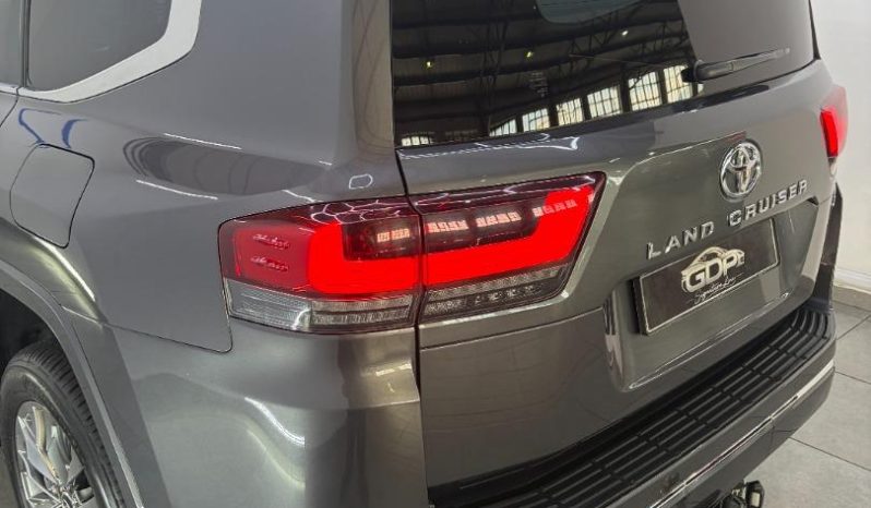 
								Toyota Land Cruiser 300 3.3D Zx full									
