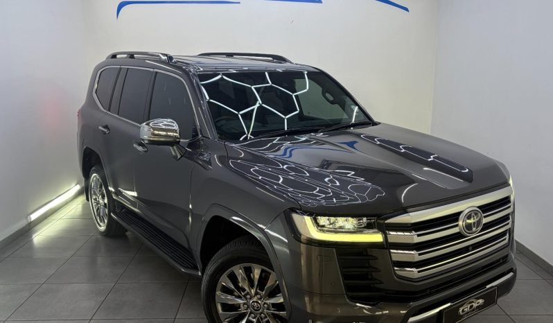 
								Toyota Land Cruiser 300 3.3D Zx full									