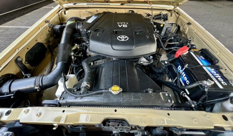 
								Toyota Land Cruiser 79 4.0 Pick-Up full									