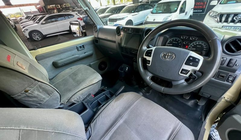 
								Toyota Land Cruiser 79 4.0 Pick-Up full									