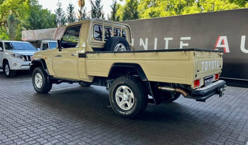 
								Toyota Land Cruiser 79 4.0 Pick-Up full									