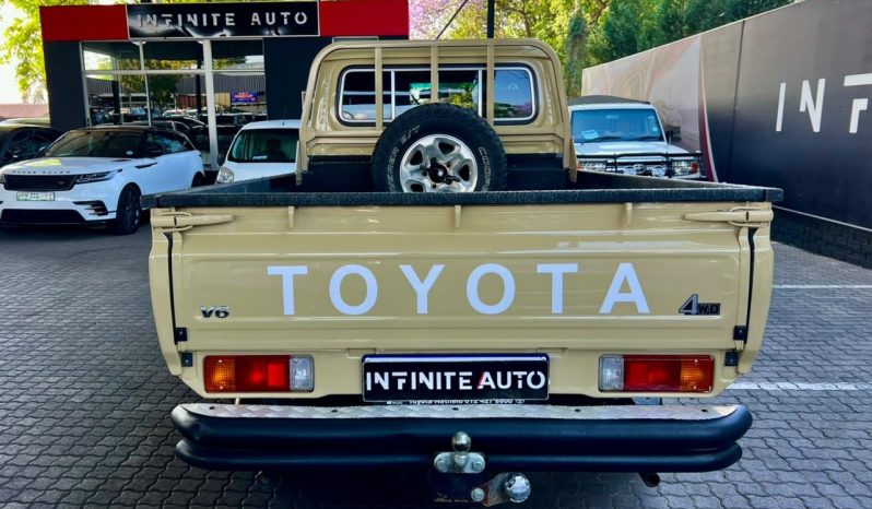 
								Toyota Land Cruiser 79 4.0 Pick-Up full									